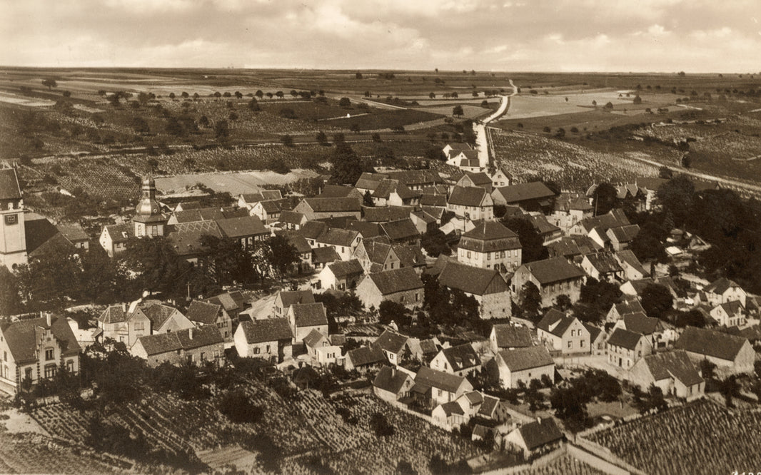 Zell im Zellertal um 1900, historisches Winzerdorf mit Kirche und umliegenden Weinbergen"